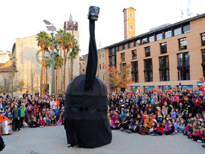 Fires 2015. Cercavila d'inici de Fires amb Fal&middot;lera Gironina, els gegants de Santa Eug&egrave;nia, els gegants de l'Esquerra del Ter, la Mula Baba i la Girona Marxing Band
