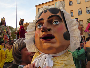 Fires 2015. Cercavila d'inici de Fires amb Fal&middot;lera Gironina, els gegants de Santa Eug&egrave;nia, els gegants de l'Esquerra del Ter, la Mula Baba i la Girona Marxing Band