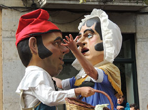 Fires 2015. Passejada pel Barri Vell amb els capgrossos de Girona