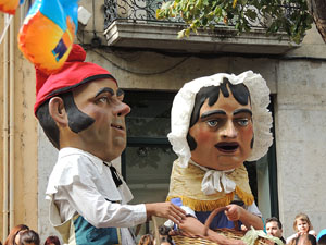 Fires 2015. Passejada pel Barri Vell amb els capgrossos de Girona