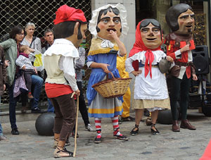 Fires 2015. Passejada pel Barri Vell amb els capgrossos de Girona