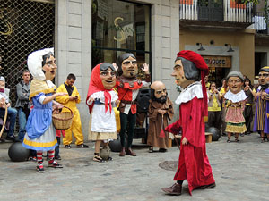 Fires 2015. Passejada pel Barri Vell amb els capgrossos de Girona