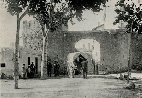 La torre i el portal del Carme, accés principal de la muralla sud