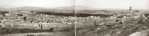 Vista panoràmica amb la muralla de les Pedreres en primer terme. 1896-1901