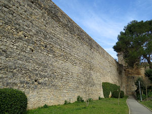 Itinerari de la Muralla. Des de la torre de Sant Domènec a la del Llamp
