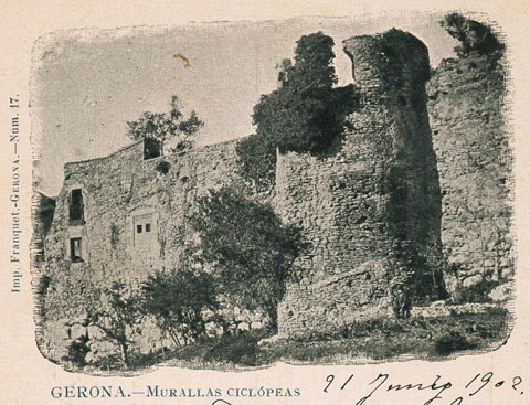 Detall de la muralla a la zona de les Àligues, amb la torre homònima com a element central. 1896-1902