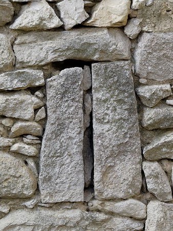 Detall constructiu del mur de la torre dels Socors