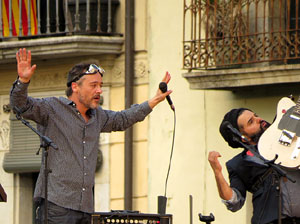 Festival Strenes 2016. Concert inaugural al terrat del punt d'Informació de la Rambla a càrrec de Love of Lesbian