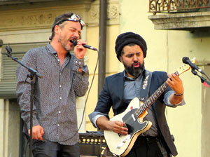 Festival Strenes 2016. Concert inaugural al terrat del punt d'Informació de la Rambla a càrrec de Love of Lesbian