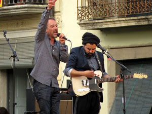 Festival Strenes 2016. Concert inaugural al terrat del punt d'Informació de la Rambla a càrrec de Love of Lesbian