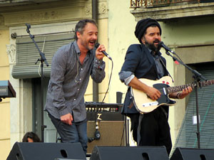 Festival Strenes 2016. Concert inaugural al terrat del punt d'Informació de la Rambla a càrrec de Love of Lesbian