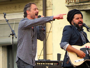 Festival Strenes 2016. Concert inaugural al terrat del punt d'Informació de la Rambla a càrrec de Love of Lesbian