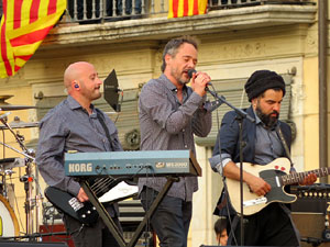 Festival Strenes 2016. Concert inaugural al terrat del punt d'Informació de la Rambla a càrrec de Love of Lesbian