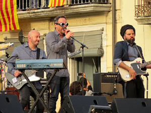 Festival Strenes 2016. Concert inaugural al terrat del punt d'Informació de la Rambla a càrrec de Love of Lesbian