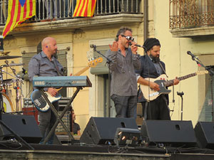 Festival Strenes 2016. Concert inaugural al terrat del punt d'Informació de la Rambla a càrrec de Love of Lesbian