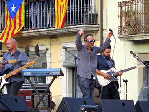 Festival Strenes 2016. Concert inaugural al terrat del punt d'Informació de la Rambla a càrrec de Love of Lesbian