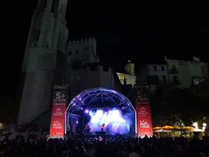 Festival Strenes 2016. Escenari de la plaça de Sant Feliu. Actuació de Joan Colomo