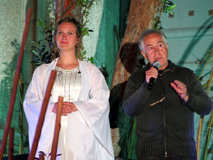 Temps de Flors 2016. Espectacle Lymbus, a c&agrave;rrec de Comediants, a les escales de Sant Feliu