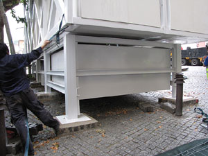 El Vol, espai gastron&ograve;mic. El muntatge sobre el riu Onyar