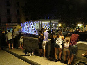 El Vol, espai gastron&ograve;mic. El muntatge sobre el riu Onyar