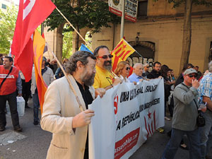 Manifestaci&oacute; de l'1 de maig pels carrers de Girona