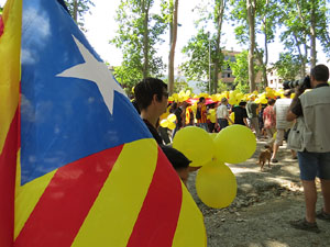 Jornades Catalunya, llibertat i dignitat. Macroestelada pels carrers de Girona