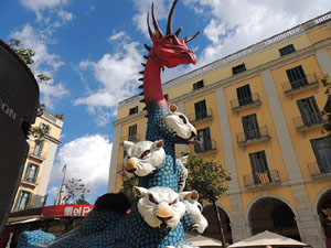 Far&agrave;ndula. 500 anys d'imatgeria festiva de Girona. Cercavila de cloenda