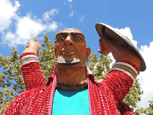 Far&agrave;ndula. 500 anys d'imatgeria festiva de Girona. Cercavila de cloenda