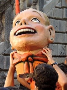 Far&agrave;ndula. 500 anys d'imatgeria festiva de Girona. Cercavila de cloenda