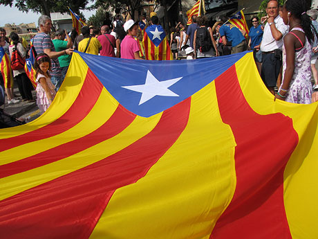 Festival Catalunya vol viure en llibertat i amb dignitat a Girona. La cercavila