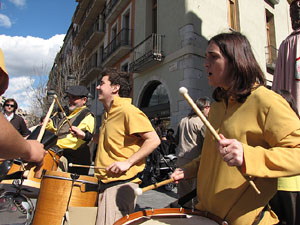Enlla&ccedil;ats per la Llengua. La cercavila