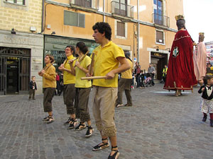 Enlla&ccedil;ats per la Llengua. La cercavila