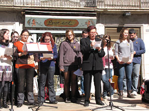 Enllaçats per la Llengua. La plaça del Vi