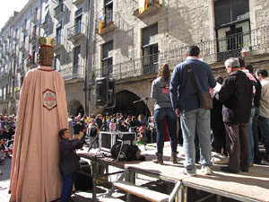 Enllaçats per la Llengua. La plaça del Vi