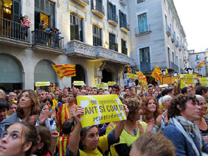 Concentració pel 9N a la plaça del Vi