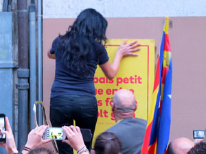 Concentració pel 9N a la plaça del Vi