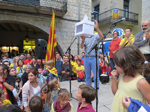 Concentració pel 9N a la plaça del Vi