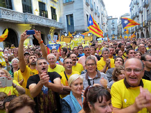 Concentració pel 9N a la plaça del Vi