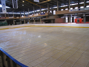 Preparació de la pista de gel a Fira de Girona