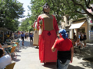Cercavila amb els gegants i capgrossos de Girona, els de Torroella de Montgrí i els del Grupo Cultural Aserrí de Costa RicaCosta Rica