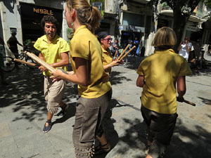 Cercavila amb els gegants i capgrossos de Girona, els de Torroella de Montgrí i els del Grupo Cultural Aserrí de Costa Rica
