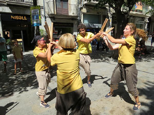Cercavila amb els gegants i capgrossos de Girona, els de Torroella de Montgrí i els del Grupo Cultural Aserrí de Costa Rica