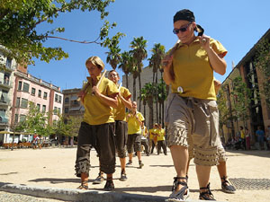 Cercavila amb els gegants i capgrossos de Girona, els de Torroella de Montgrí i els del Grupo Cultural Aserrí de Costa Rica