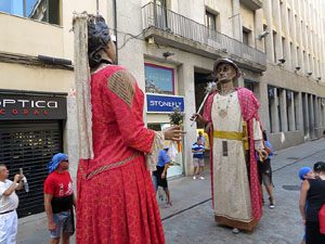 Cercavila amb els gegants i capgrossos de Girona, els de Torroella de Montgrí i els del Grupo Cultural Aserrí de Costa Rica