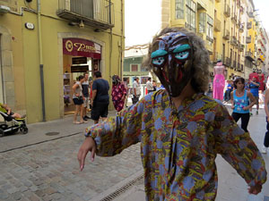 Cercavila amb els gegants i capgrossos de Girona, els de Torroella de Montgrí i els del Grupo Cultural Aserrí de Costa Rica