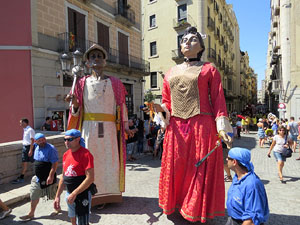 Cercavila amb els gegants i capgrossos de Girona, els de Torroella de Montgrí i els del Grupo Cultural Aserrí de Costa Rica