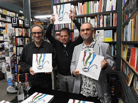 Salvador Garcia-Arbós, Abraham Simon i Enric Herce, amb el llibre a les mans
