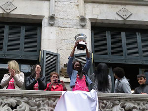 Rebuda de l'Spar Citylift Girona a la Sala de Plens de l'Ajuntament i a la pla&ccedil;a del Vi