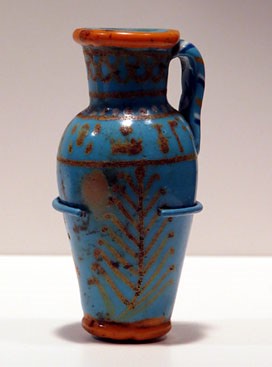 Petita gerra de cosm&egrave;tics. Vidre turquesa. Dinastia XVIII, regnat de Tutmosis III, Ca. 1479-1425 aC. Tebes