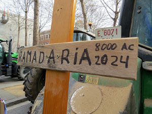 Protesta dels pagesos gironins amb una tractorada pel centre de la ciutat
